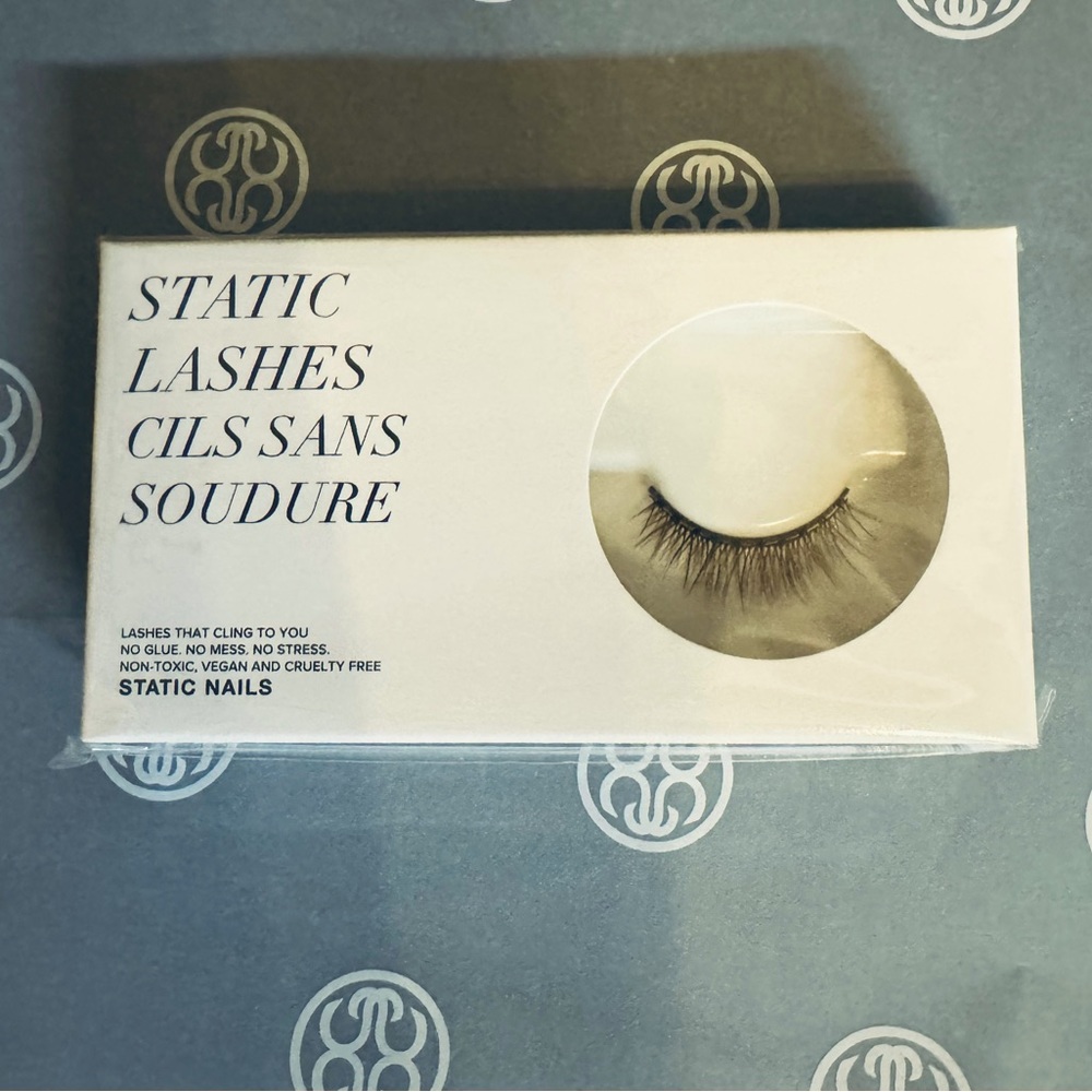Static nails magnetic lashes -Everyday vibes